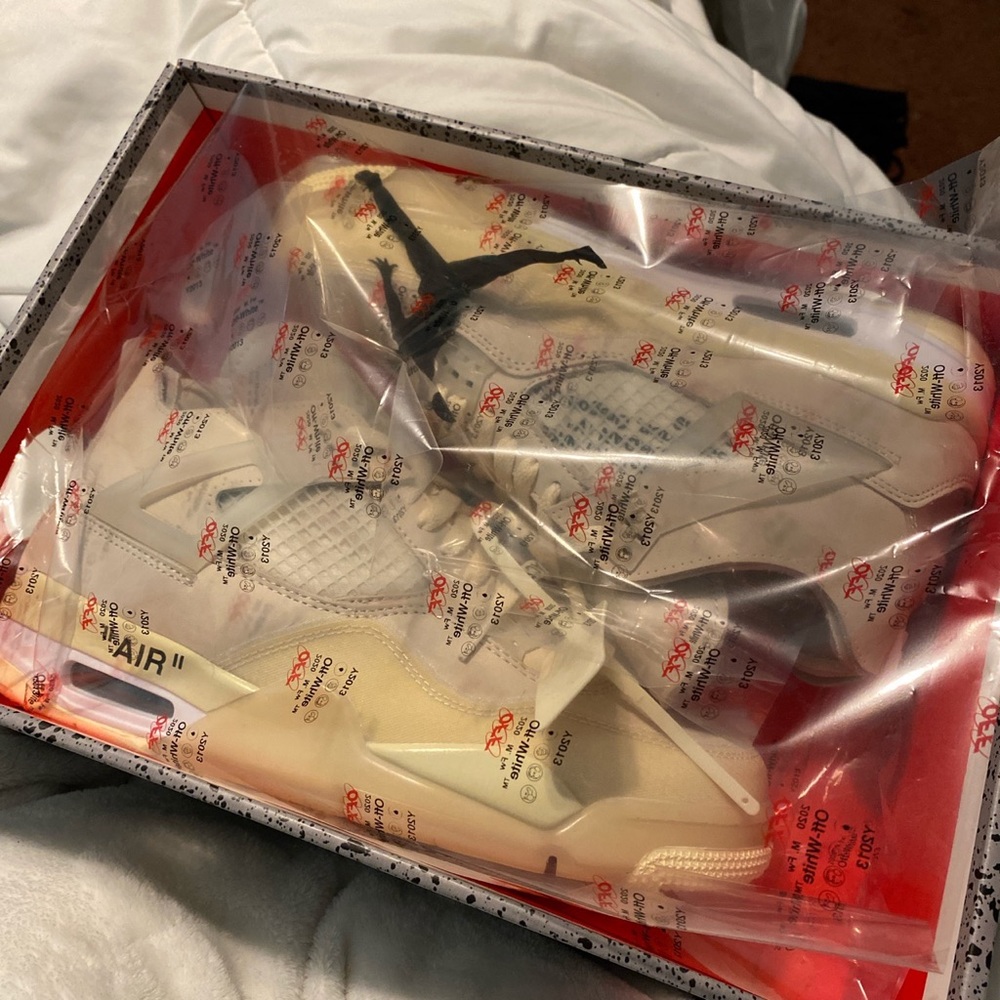 Off white jordan 4s